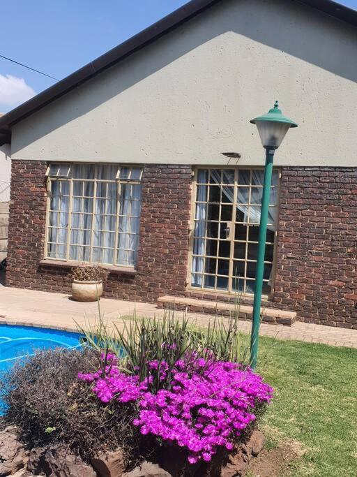 Funky Dot Sleeping Spot Apartment Kempton Park Bagian luar foto