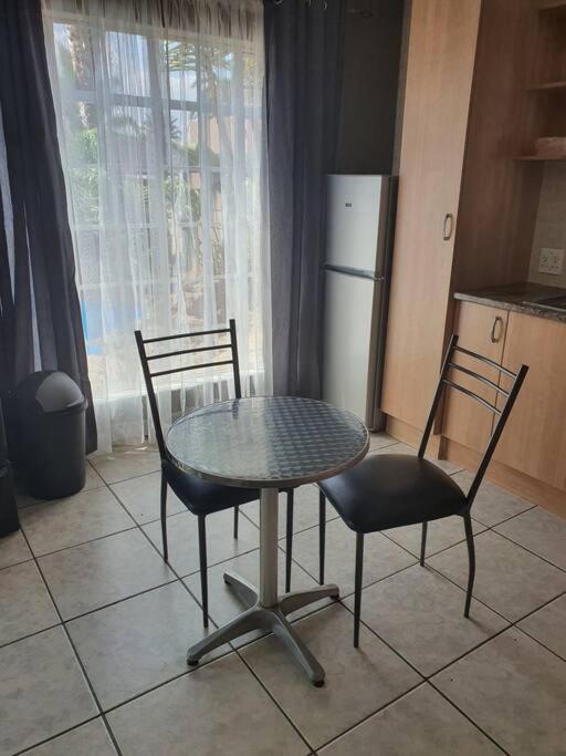 Funky Dot Sleeping Spot Apartment Kempton Park Bagian luar foto