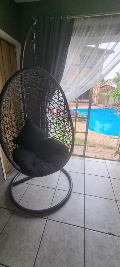 Funky Dot Sleeping Spot Apartment Kempton Park Bagian luar foto
